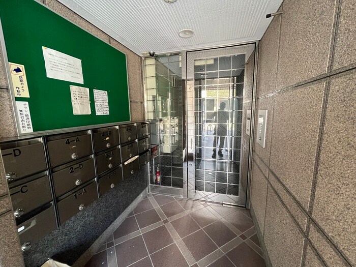 物件外観写真4　(エントランス部分)
