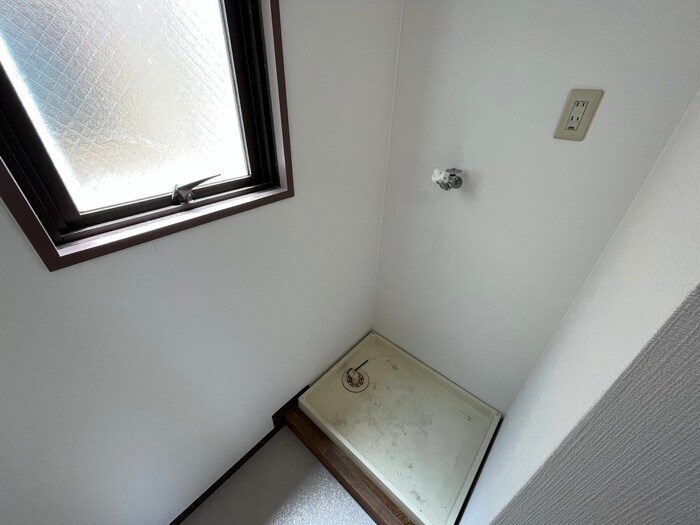 物件内観写真11　(洗濯機置場)