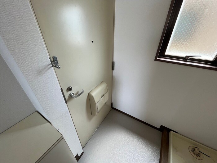 物件内観写真18　(玄関)