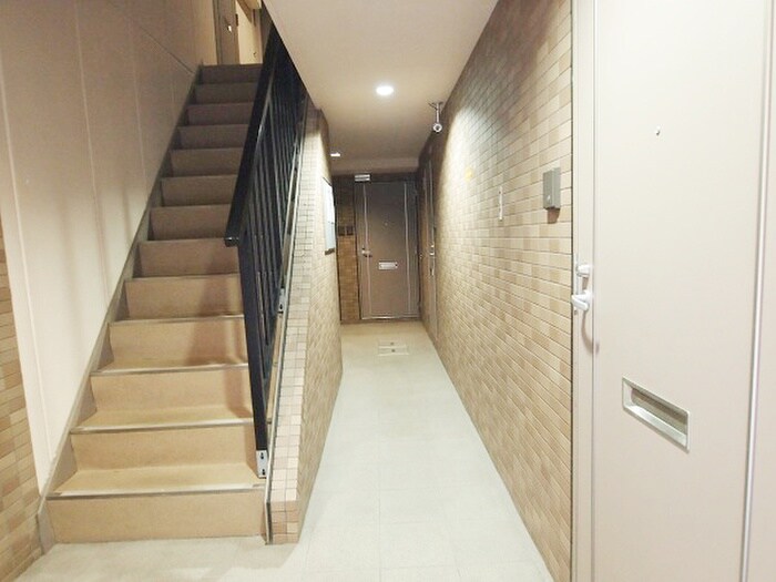 物件外観写真5　(エントランス部分)