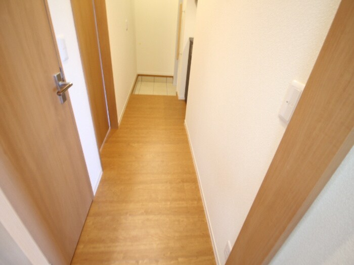 物件内観写真14　(廊下)