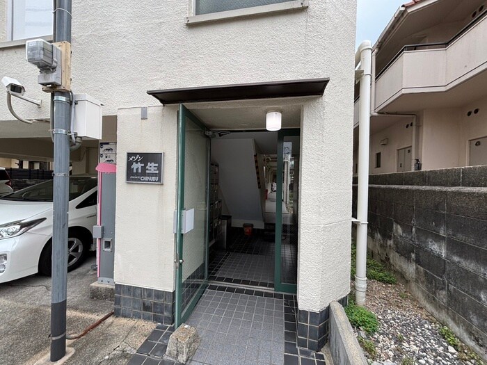 物件外観写真2　(エントランス部分)