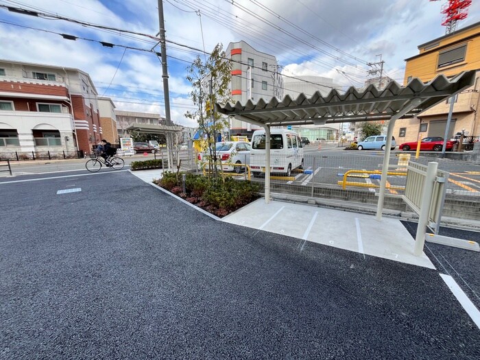 物件外観写真5　(バイク置き場)