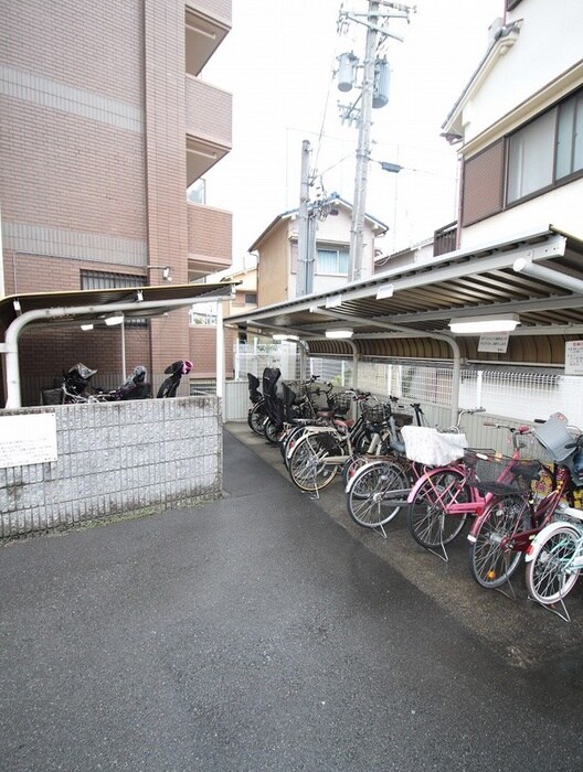 物件外観写真4　(駐車場)