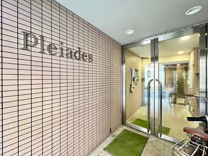 物件外観写真2　(エントランス部分)