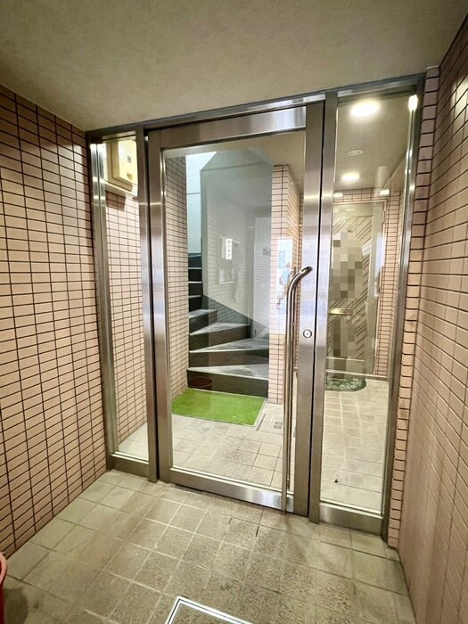 物件外観写真5　(エントランス部分)