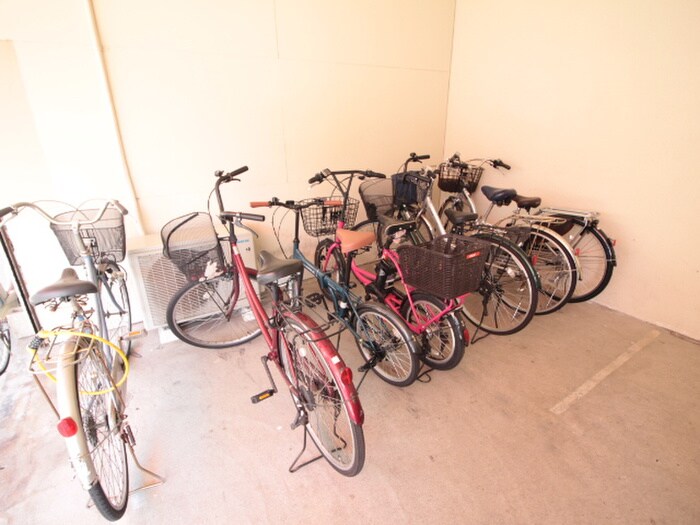 物件外観写真3　(駐輪場)