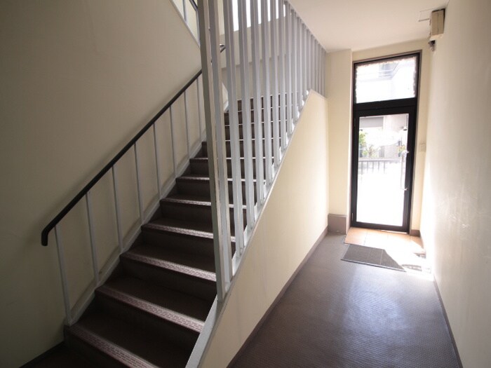 物件外観写真5　(エントランス部分)