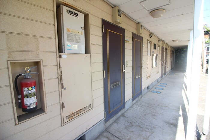 物件外観写真6　(エントランス部分)