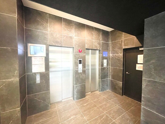 物件外観写真4　(エントランス部分)