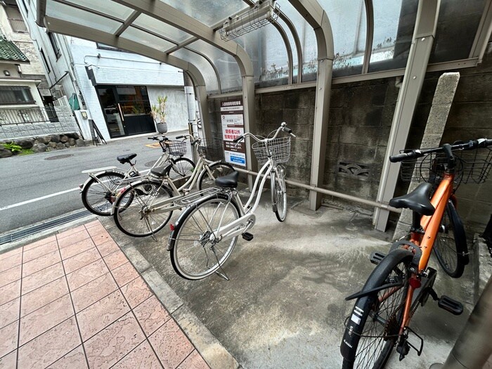 物件外観写真3　(駐輪場)