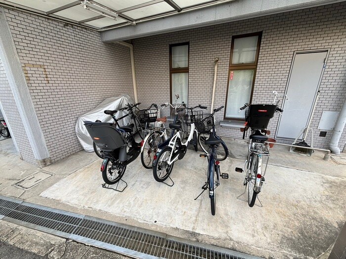 物件外観写真5　(駐輪場)