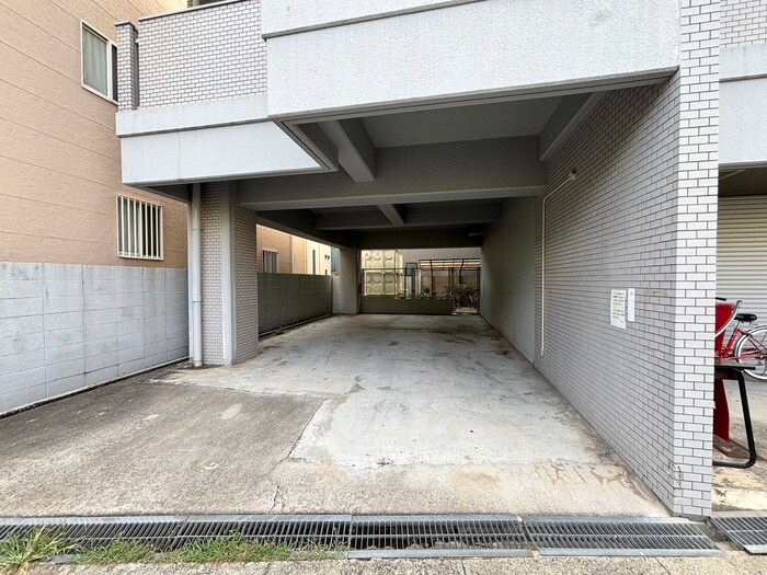 物件外観写真6　(駐車場)