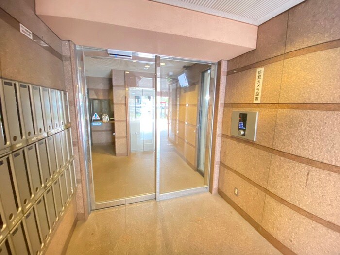 物件外観写真2　(エントランス部分)