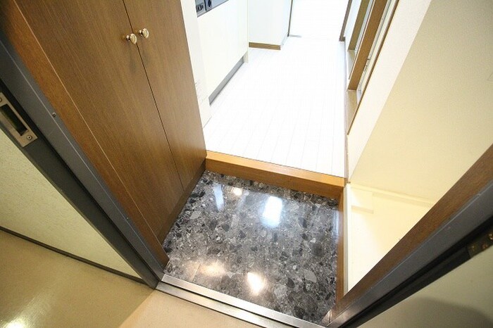 物件内観写真7　(玄関)