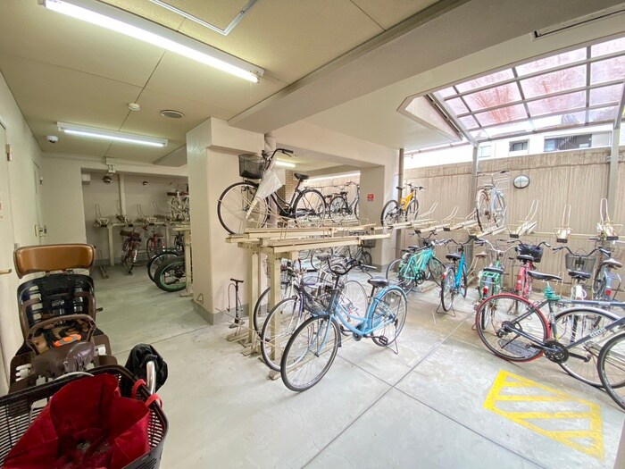 物件外観写真5　(駐輪場)