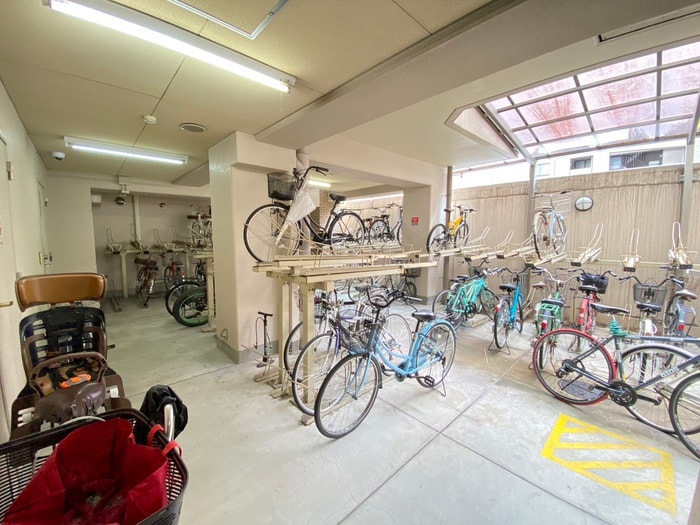 物件外観写真5　(駐輪場)