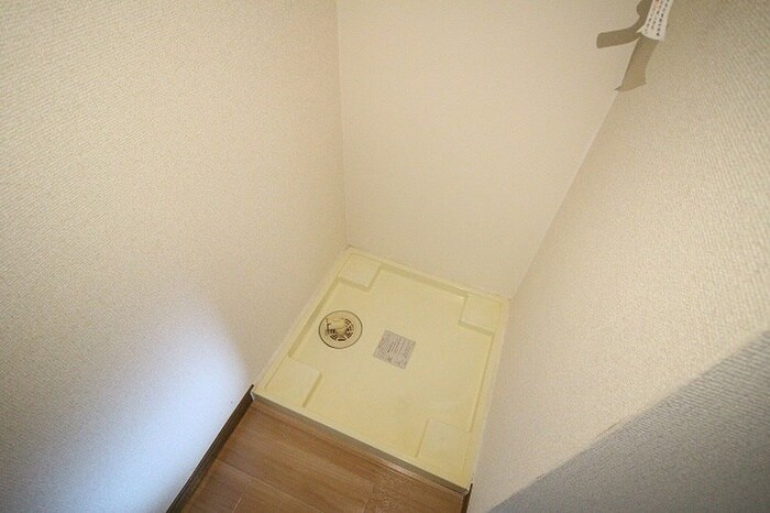 物件内観写真12　(洗濯機置場)