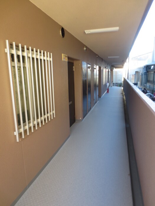 物件外観写真5　(エントランス部分)