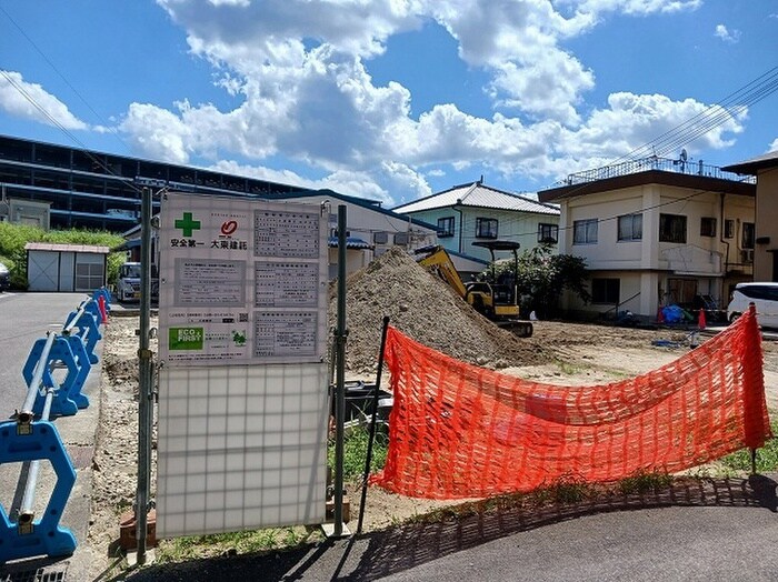 物件外観写真2　(建築中)