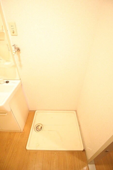 物件内観写真12　(洗濯機置場)