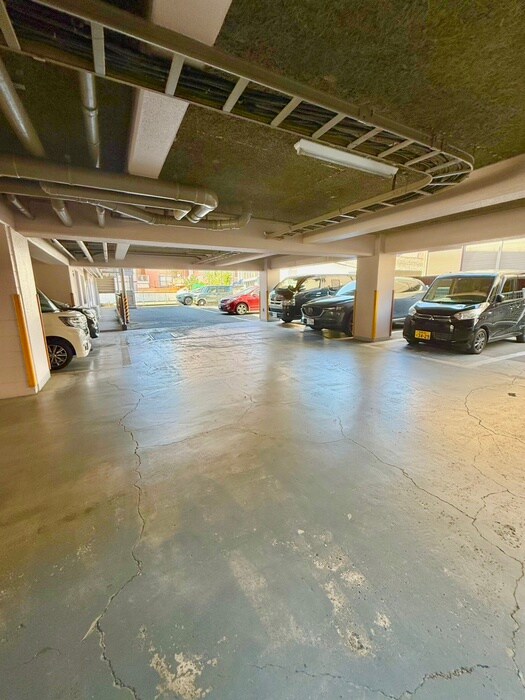 物件外観写真3　(駐車場)