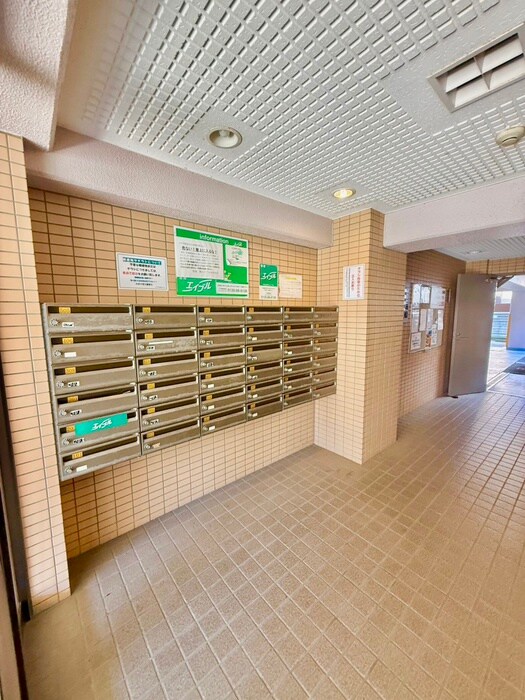 物件外観写真5　(エントランス部分)