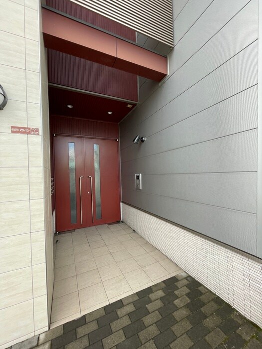 物件外観写真3　(エントランス部分)