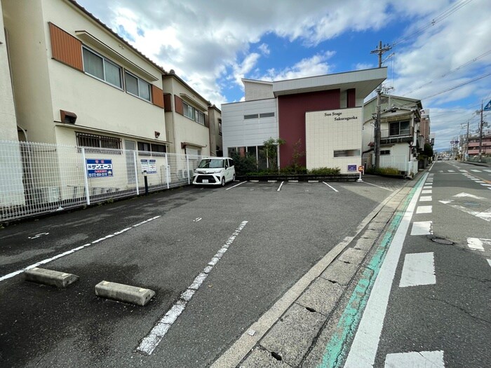 物件外観写真5　(駐車場)