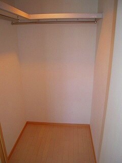 物件内観写真10　(収納)