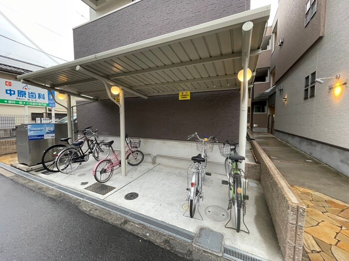 物件外観写真5　(駐輪場)