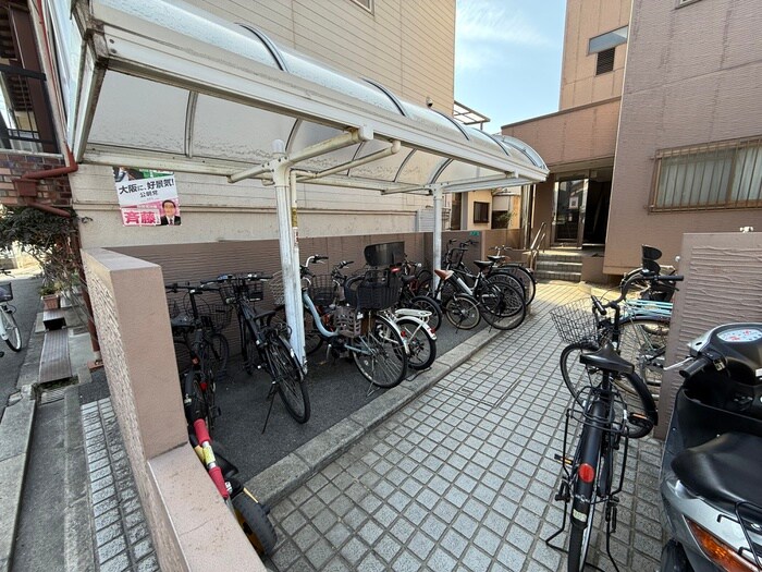 物件外観写真4　(駐輪場)