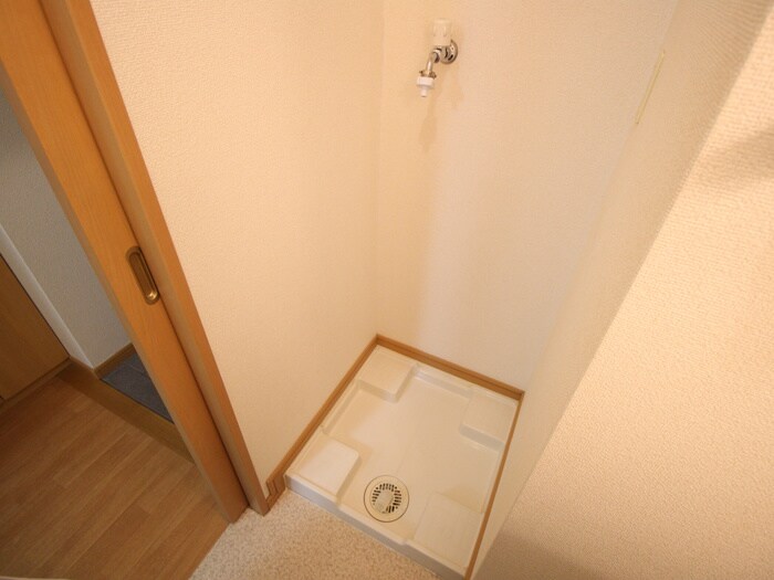 物件内観写真11　(洗濯機置場)