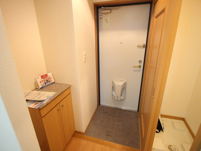物件内観写真14　(玄関)
