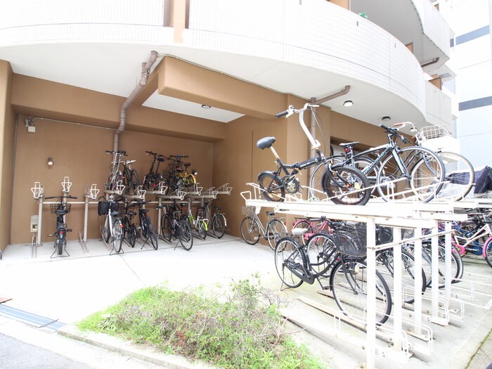 物件外観写真4　(駐輪場)