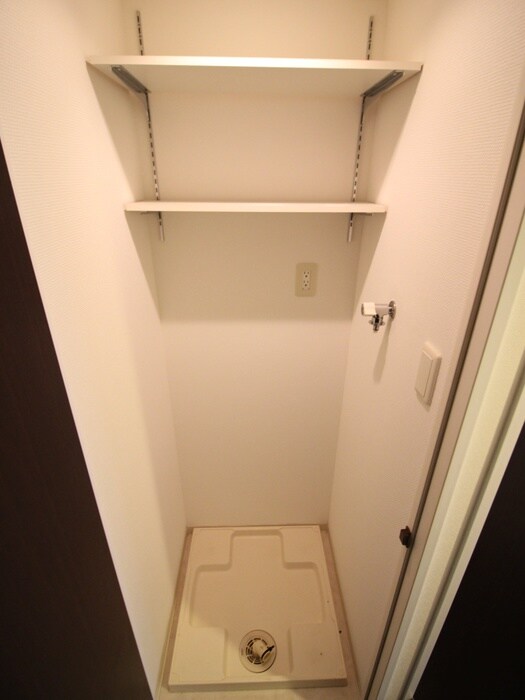 物件内観写真10　(洗濯機置場)