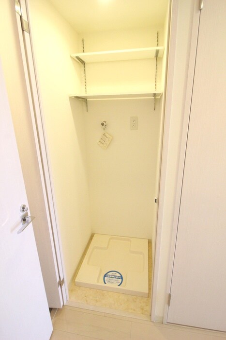 物件内観写真10　(洗濯機置場)