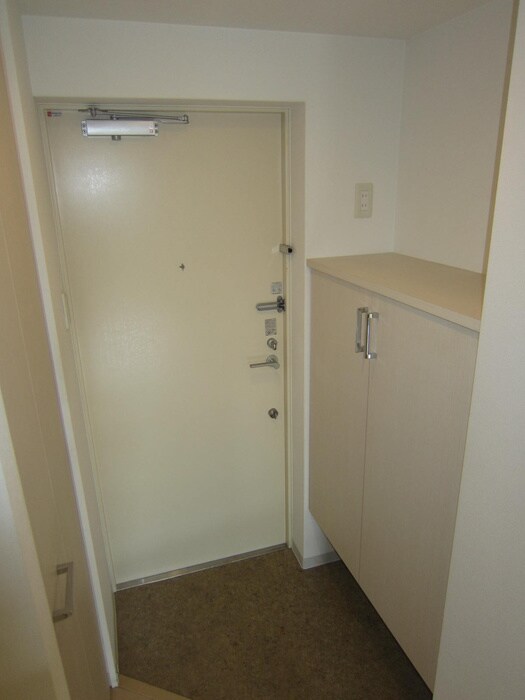 物件内観写真14　(玄関)