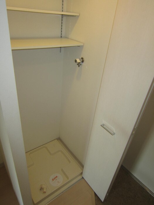 物件内観写真15　(洗濯機置場)