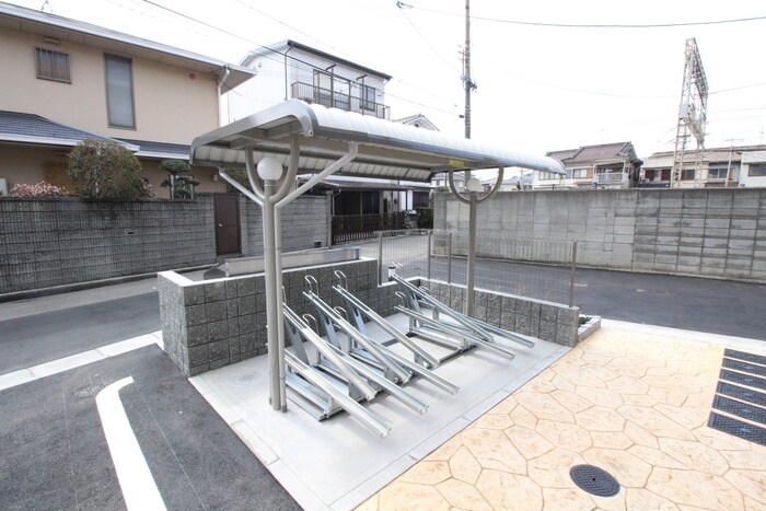 物件外観写真3　(駐輪場)