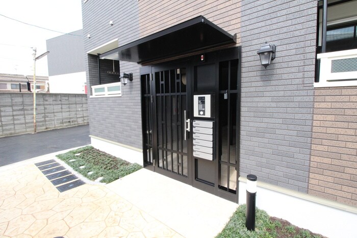 物件外観写真5　(エントランス部分)