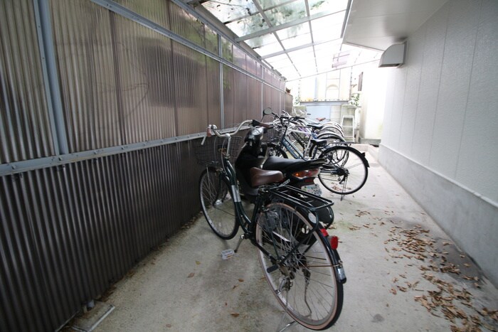 物件外観写真5　(駐輪場)