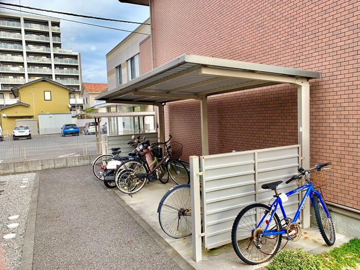 物件外観写真3　(駐輪場)