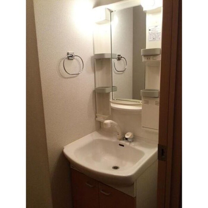 物件内観写真10　(洗濯機置場)