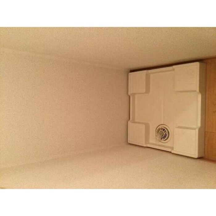 物件内観写真11　(洗濯機置場)