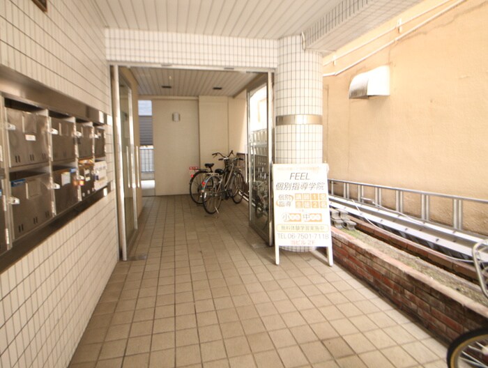 物件外観写真5　(エントランス部分)