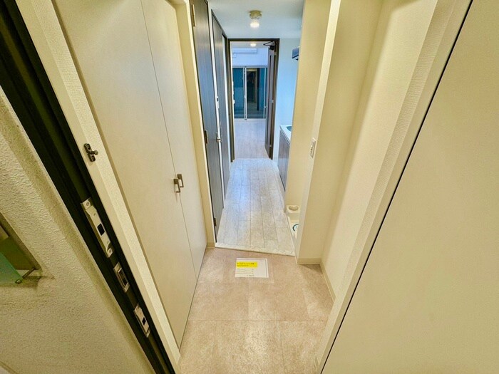 物件内観写真17　(玄関)