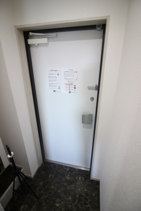 物件内観写真16　(玄関)