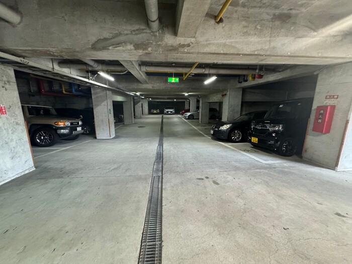 物件外観写真5　(駐車場)