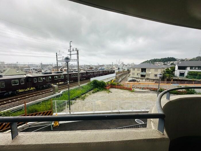 物件内観写真16　(室内からの展望)